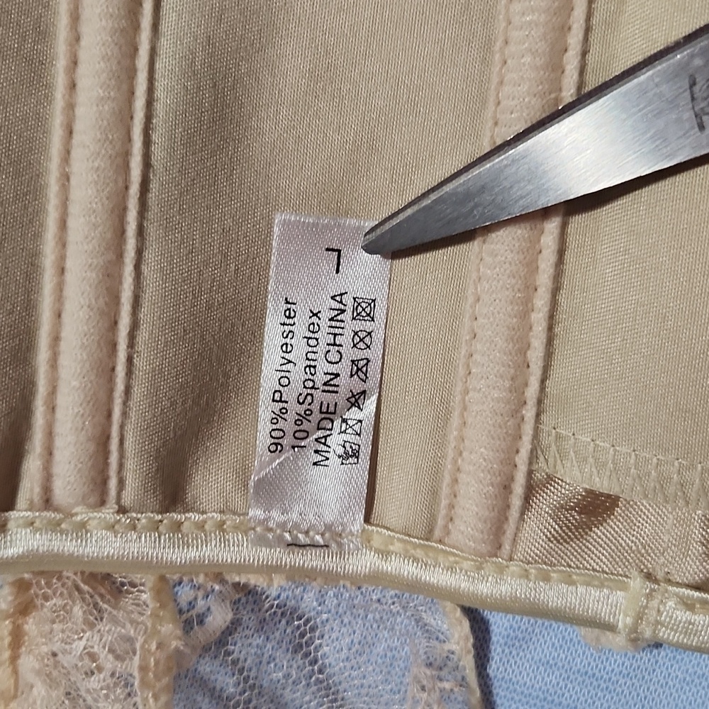 Elegant Lace Corset Top Size L. - Picture 9 of 12